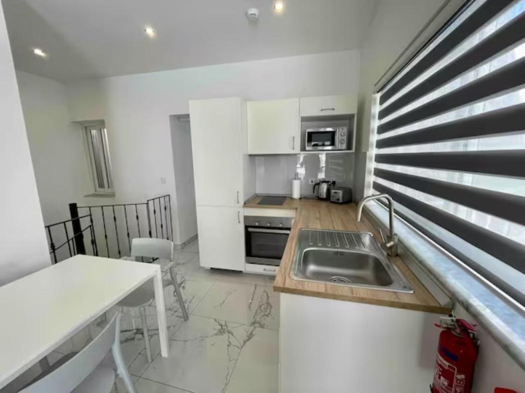 Brooklyn Apartments Слима Екстериор снимка